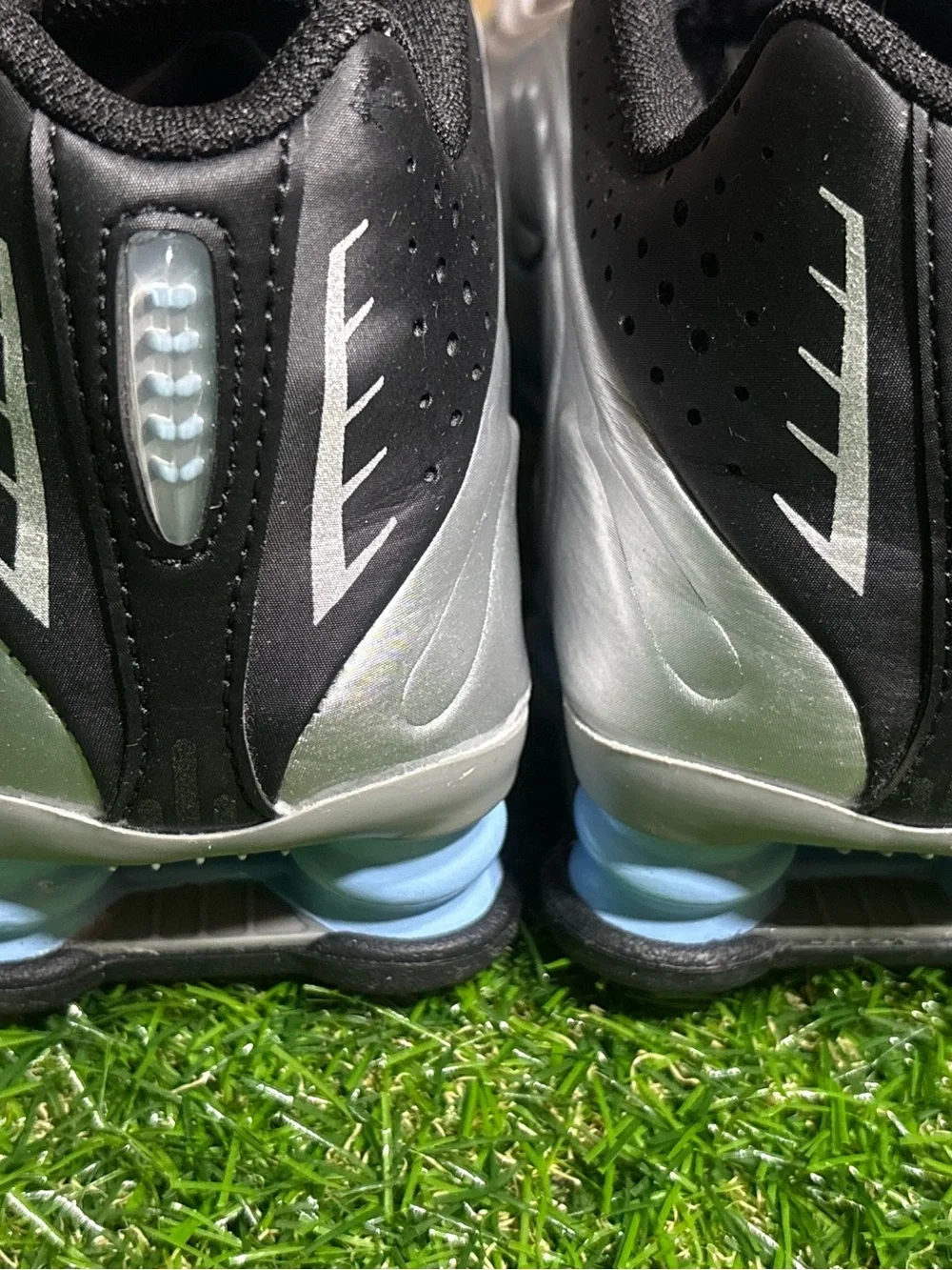 Nike unisex Shox Running Shoes — Silver/Black/Light Blue men’s 5.5, women’s 7.
